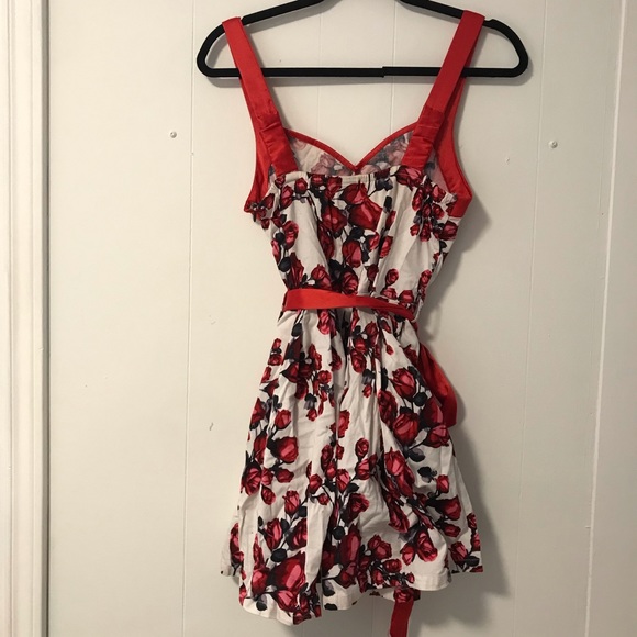 Roses dress - Picture 3 of 5